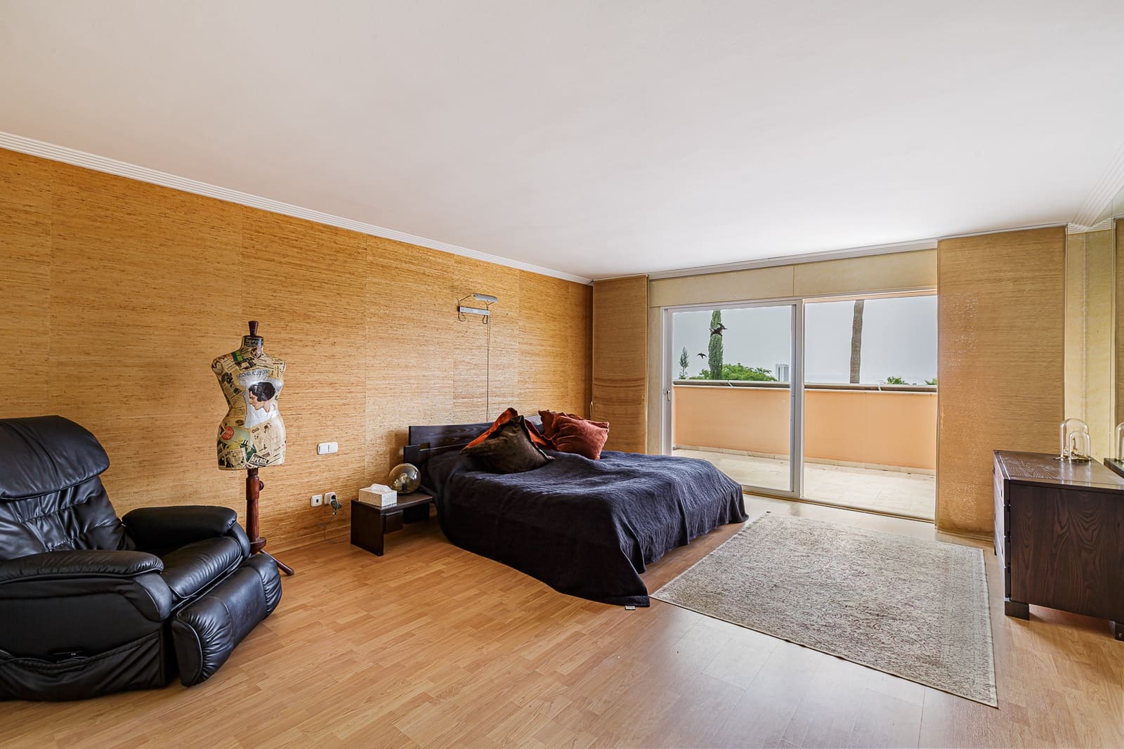 5 bedroom Villa for sale in Marbella with pool garage - € 3,750,000 (Ref: 9062579)