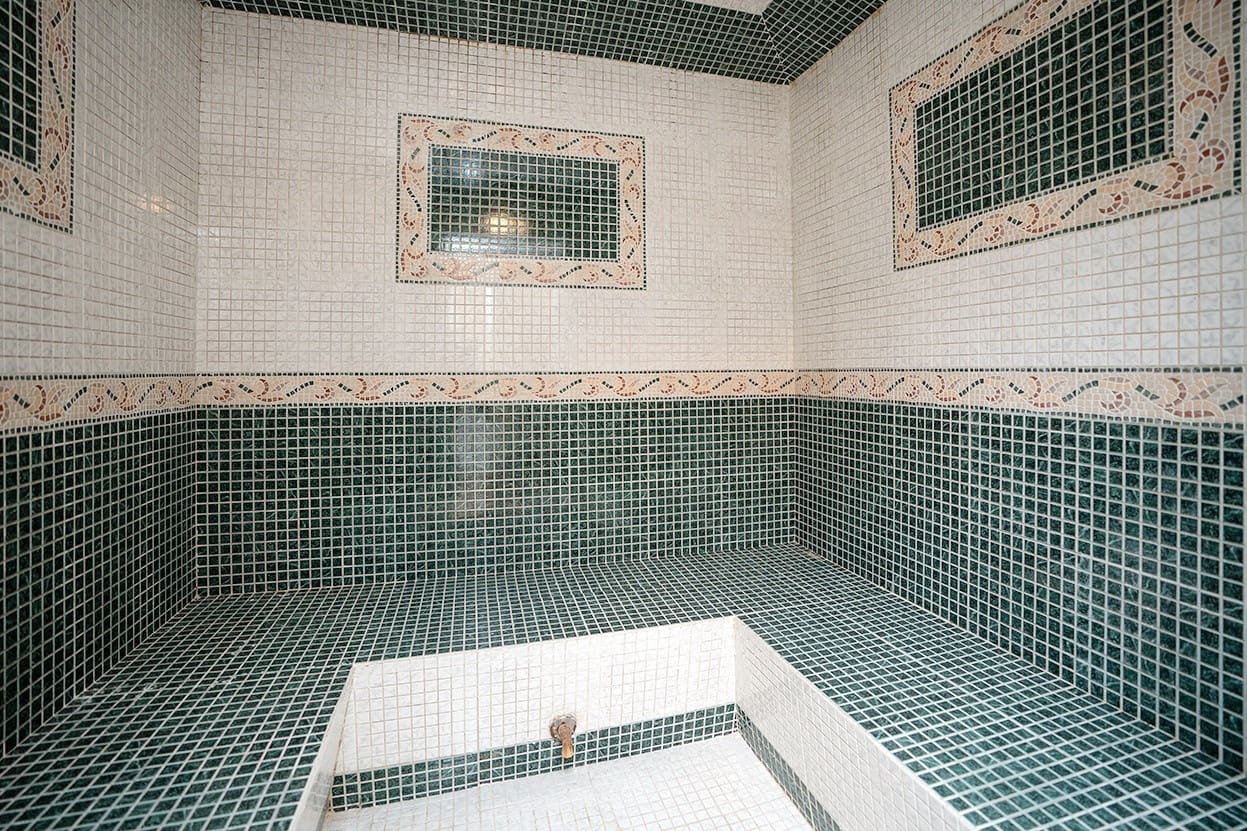 5 bedroom Villa for sale in Marbella with pool garage - € 3,750,000 (Ref: 9062579)