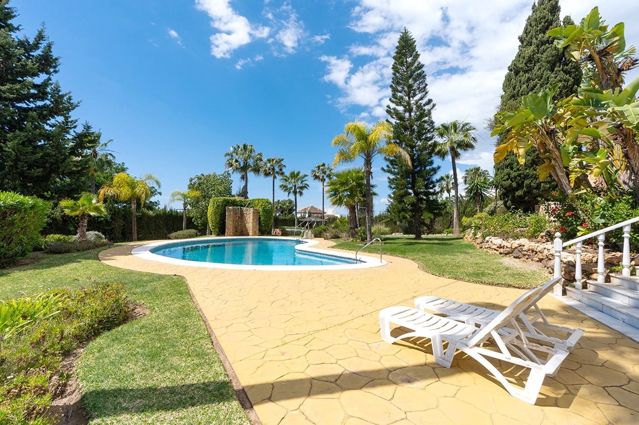 5 bedroom Villa for sale in Marbella with pool garage - € 3,750,000 (Ref: 9062579)