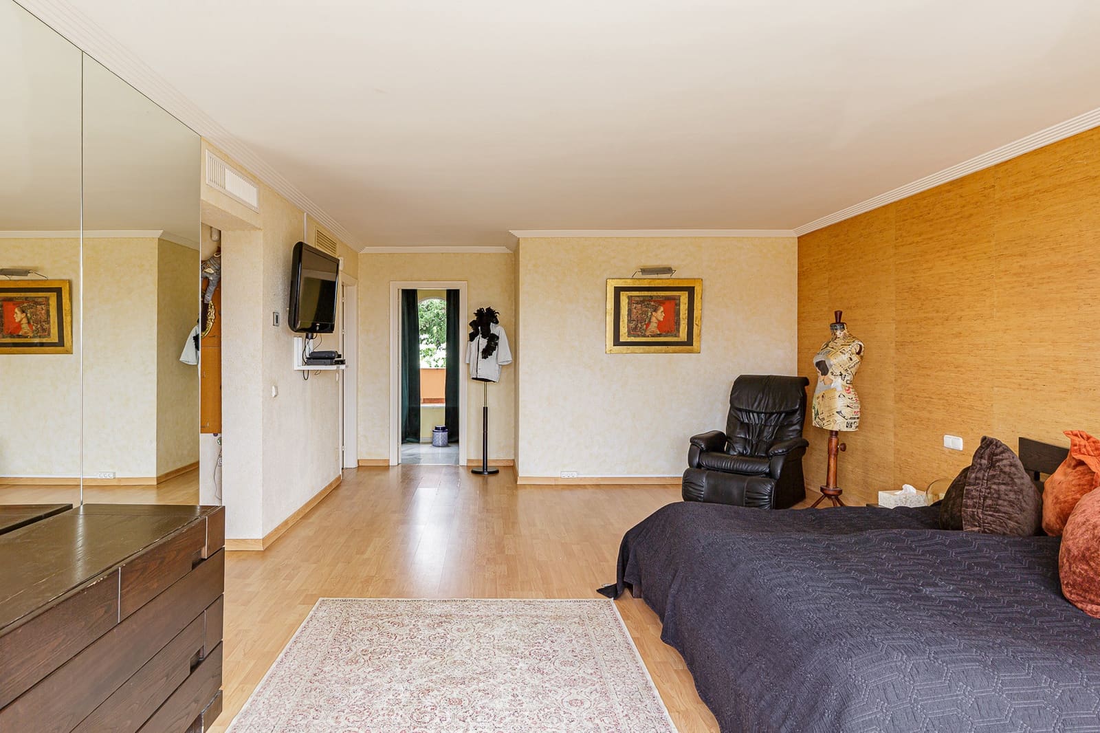 5 bedroom Villa for sale in Marbella with pool garage - € 3,750,000 (Ref: 9062579)