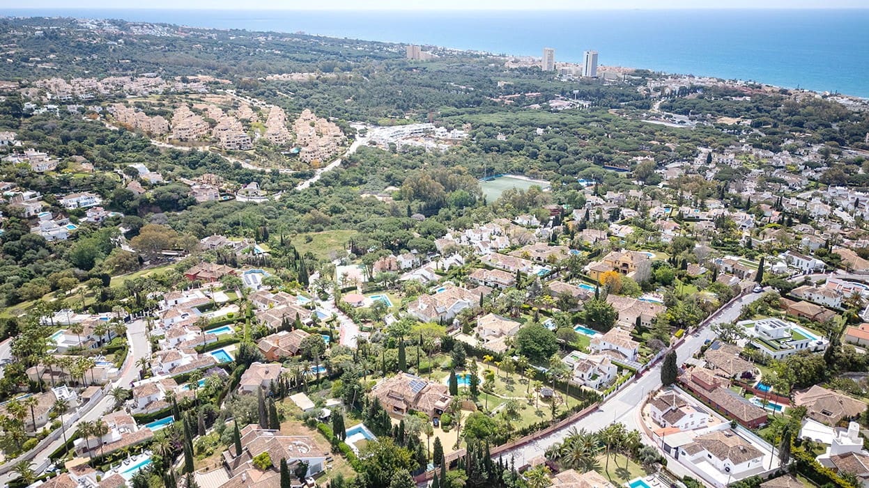 5 bedroom Villa for sale in Marbella with pool garage - € 3,750,000 (Ref: 9062579)