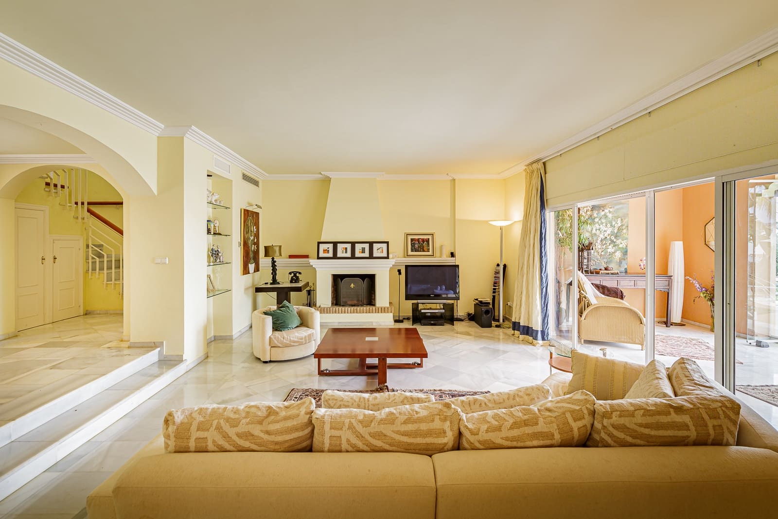 5 bedroom Villa for sale in Marbella with pool garage - € 3,750,000 (Ref: 9062579)