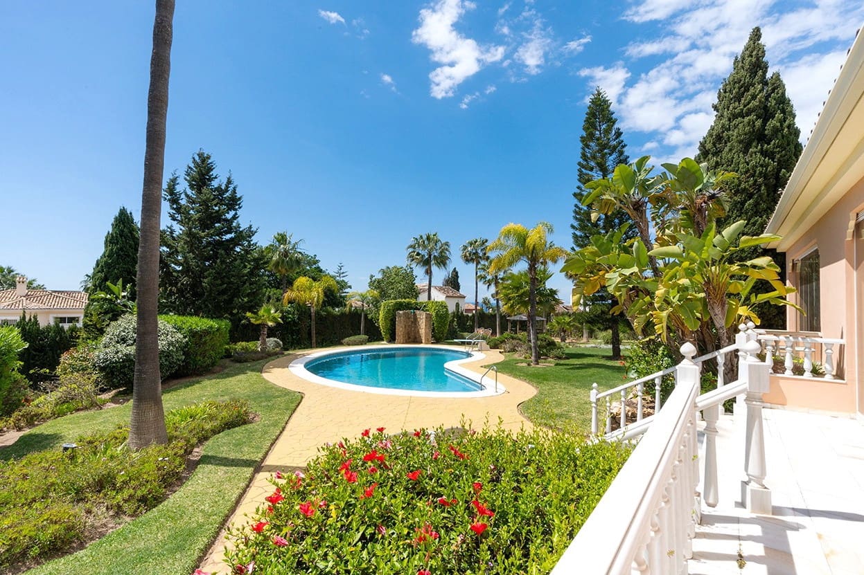 5 bedroom Villa for sale in Marbella with pool garage - € 3,750,000 (Ref: 9062579)