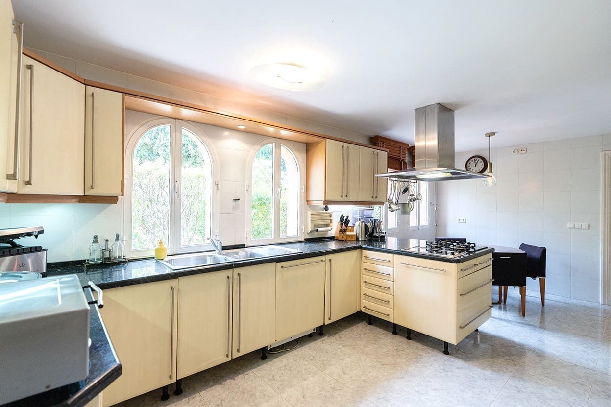 5 soverom Villa til salgs i Marbella med svømmebasseng garasje - € 3 750 000 (Ref: 9062579)