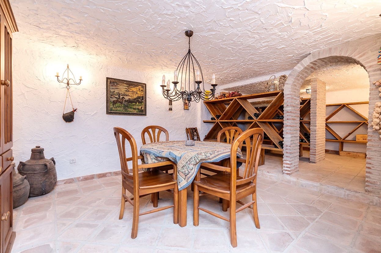 5 soverom Villa til salgs i Marbella med svømmebasseng garasje - € 3 750 000 (Ref: 9062579)