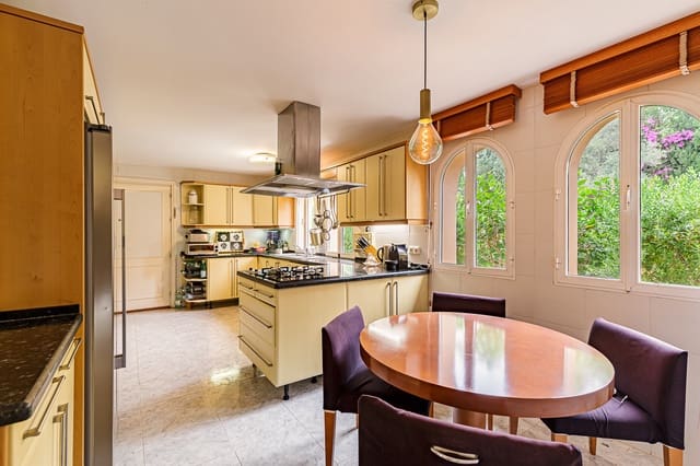 5 soverom Villa til salgs i Marbella med svømmebasseng garasje - € 3 750 000 (Ref: 9062579)