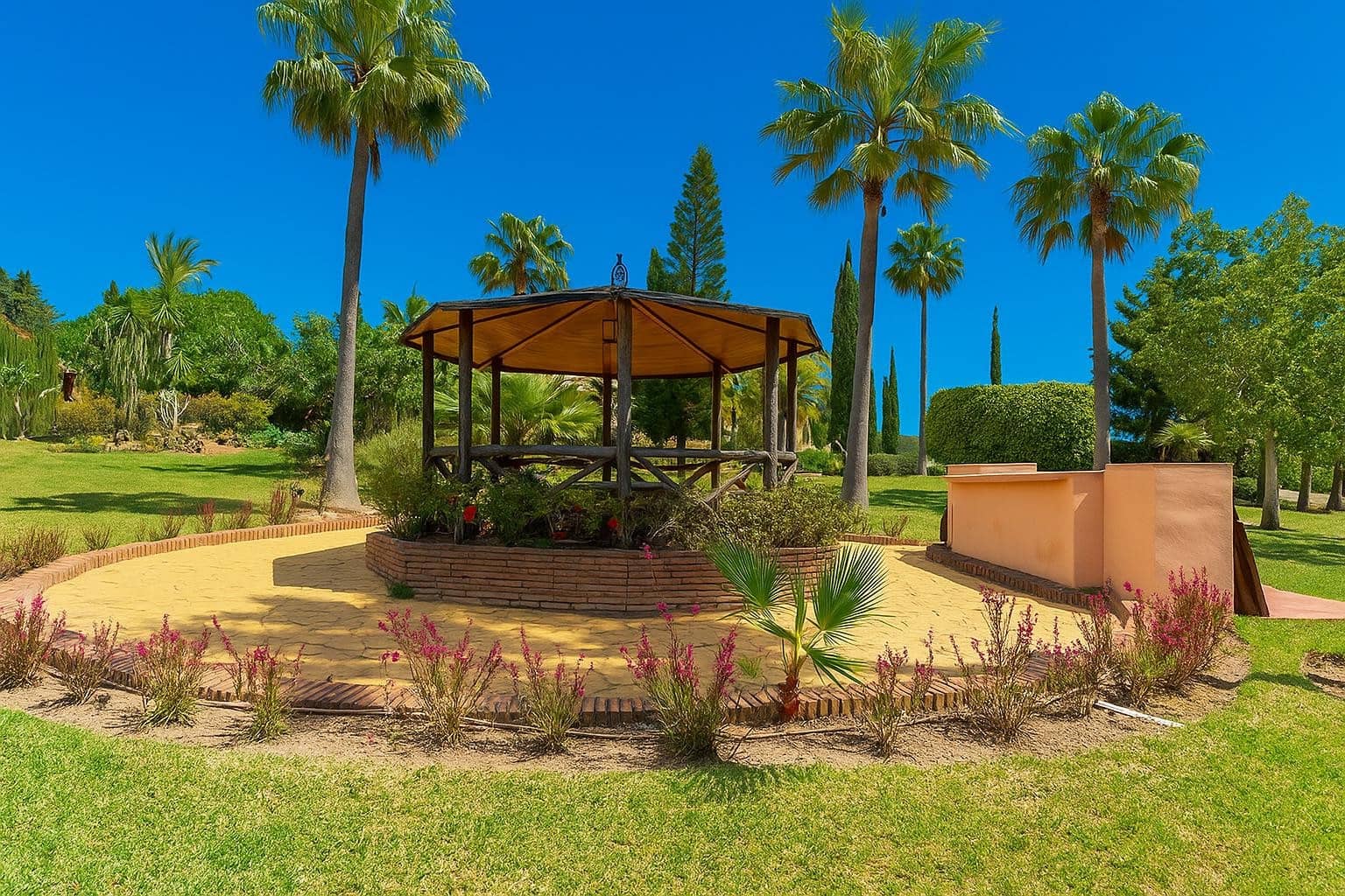 5 soverom Villa til salgs i Marbella med svømmebasseng garasje - € 3 750 000 (Ref: 9062579)