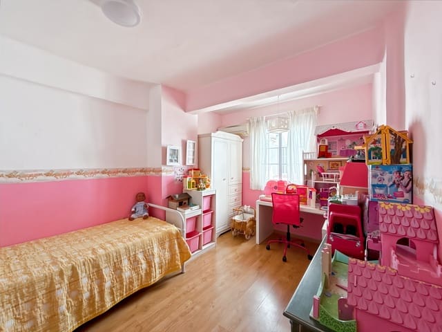 8 soverom Hus til salgs i Málaga by - € 510 000 (Ref: 9076295)