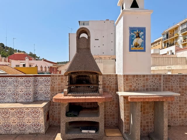 8 soverom Hus til salgs i Málaga by - € 510 000 (Ref: 9076295)