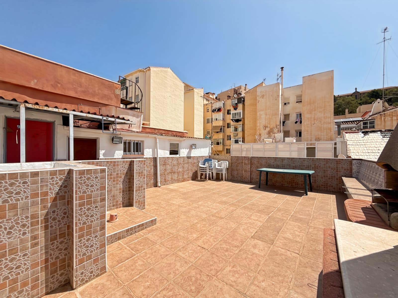 8 slaapkamer Huis te koop in Malaga stad - € 510.000 (Ref: 9076295)