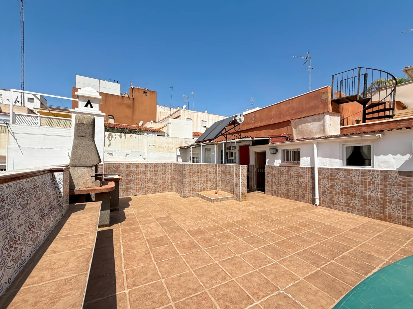 8 slaapkamer Huis te koop in Malaga stad - € 510.000 (Ref: 9076295)