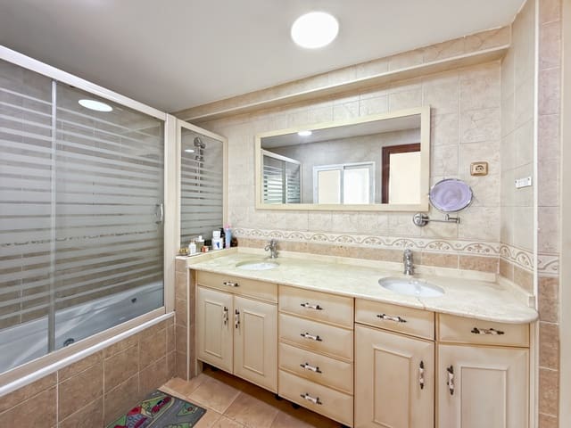 8 sovrum Hus till salu i Málaga stad - 510 000 € (Ref: 9076295)