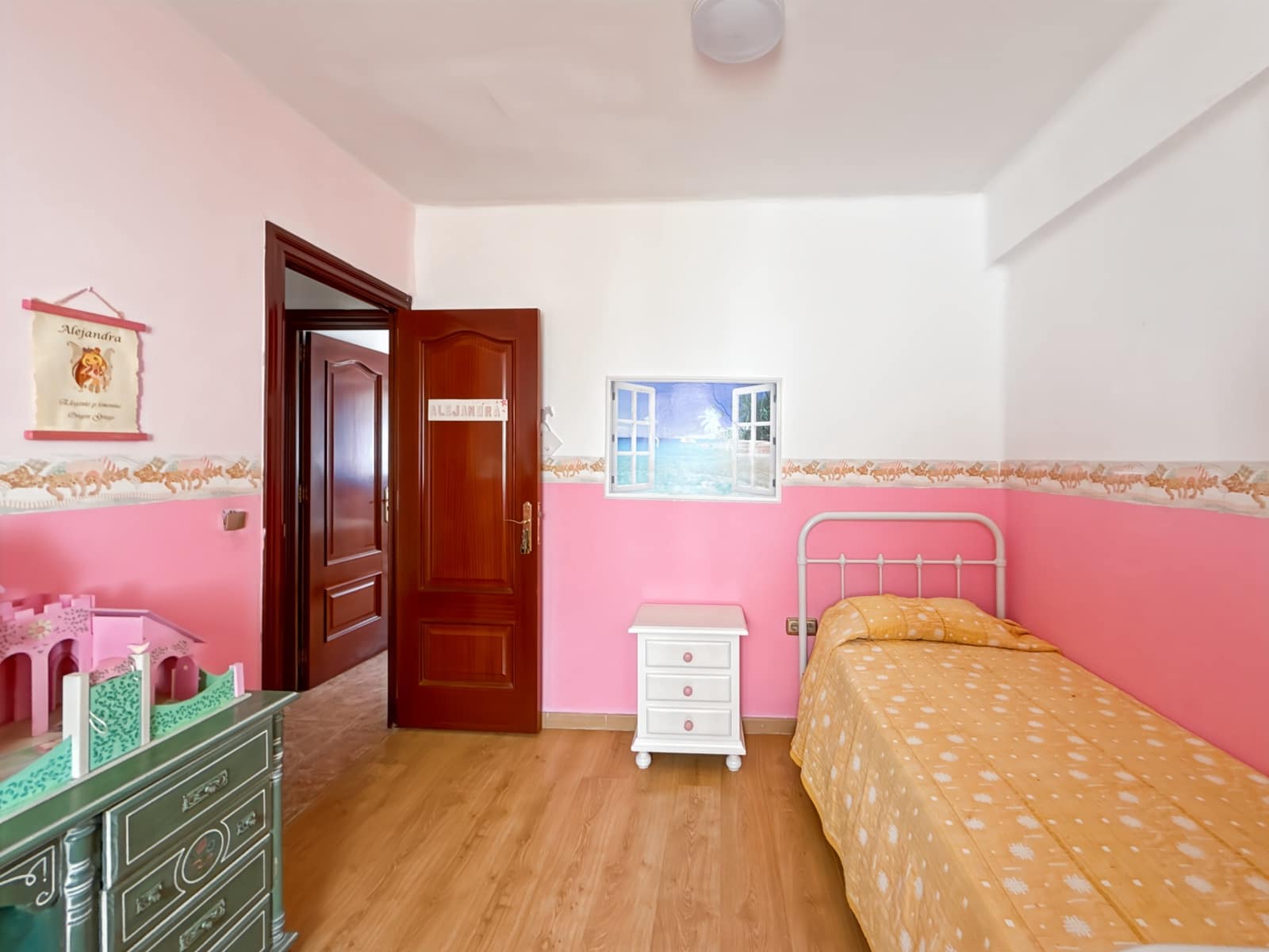 8 bedroom Townhouse for sale in Malaga city - € 510,000 (Ref: 9076295)