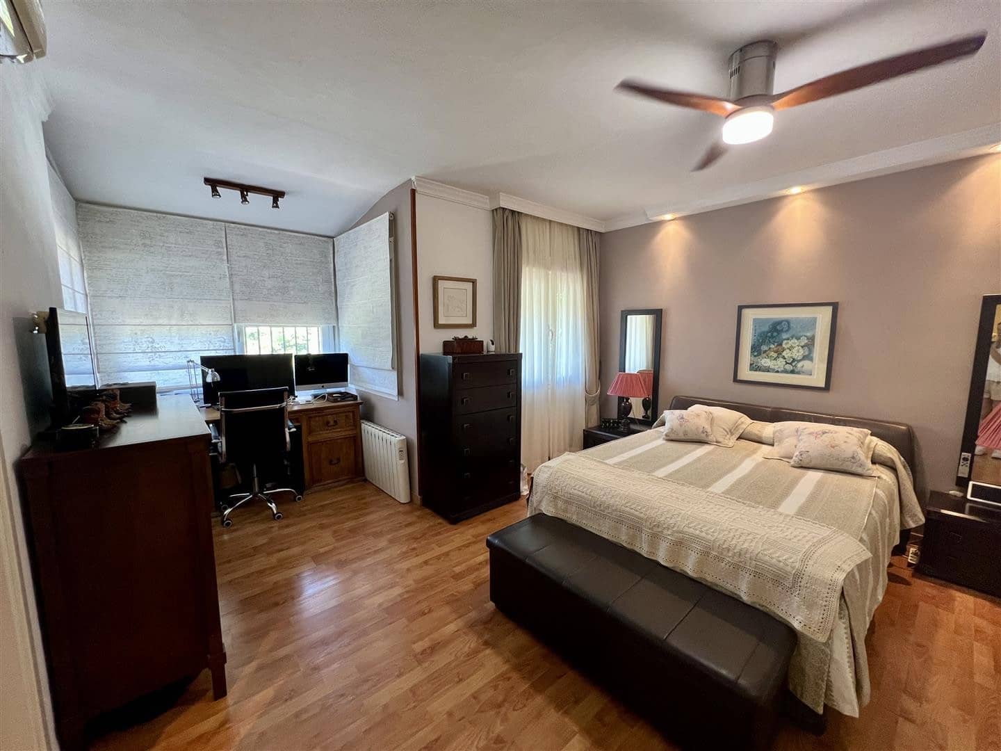 5 soveværelse Semi-Rækkehus til salg i Nueva Andalucia med swimmingpool garage - € 1.050.000 (Ref: 9100885)