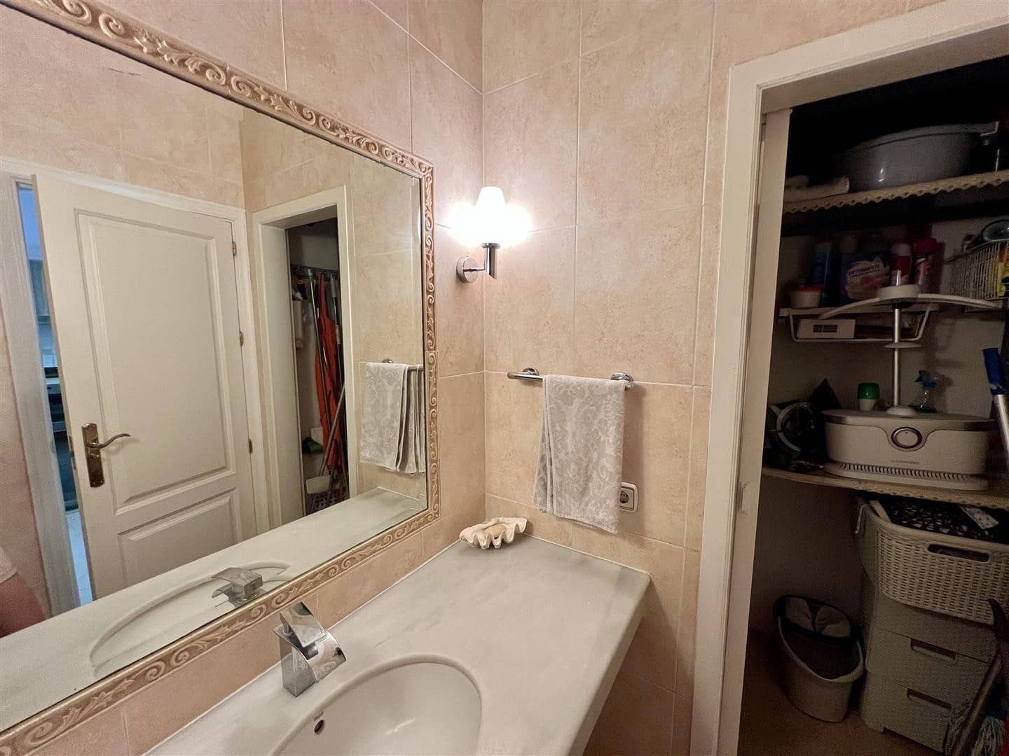 5 soveværelse Semi-Rækkehus til salg i Nueva Andalucia med swimmingpool garage - € 1.050.000 (Ref: 9100885)