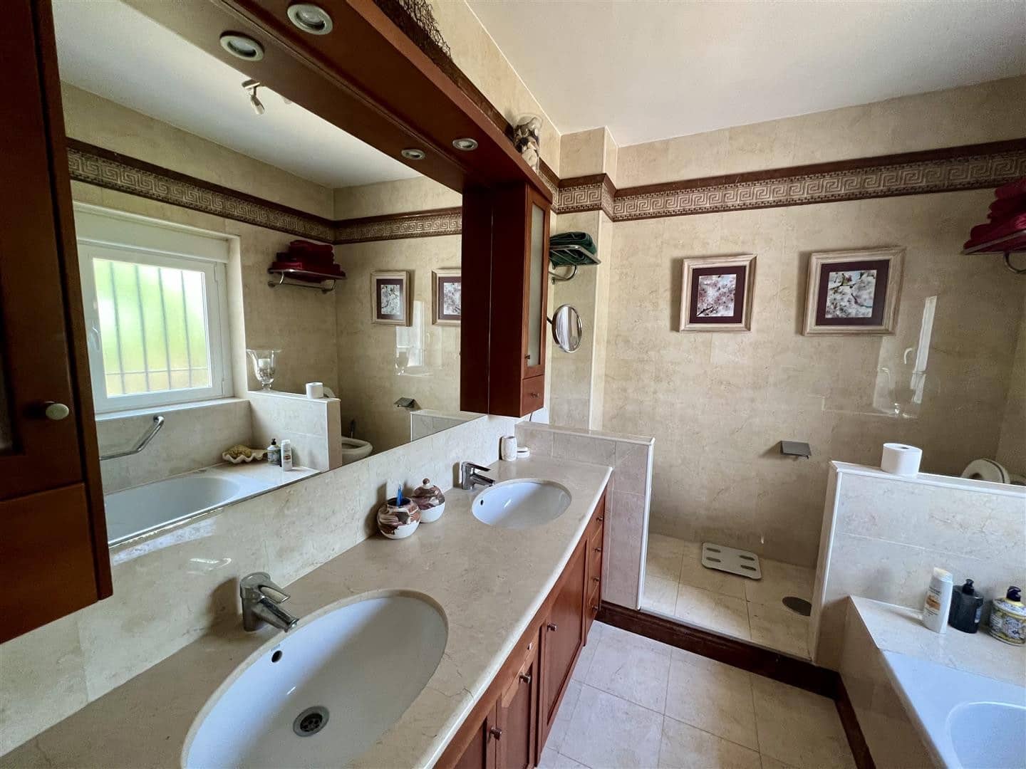 5 soveværelse Semi-Rækkehus til salg i Nueva Andalucia med swimmingpool garage - € 1.050.000 (Ref: 9100885)