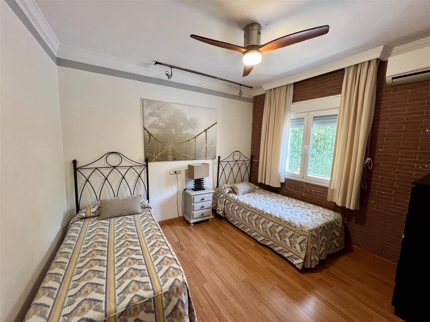 5 soveværelse Semi-Rækkehus til salg i Nueva Andalucia med swimmingpool garage - € 1.050.000 (Ref: 9100885)