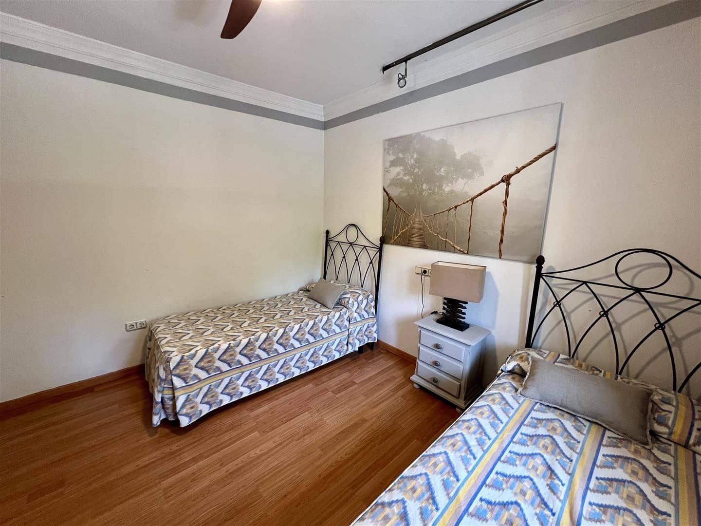 5 soveværelse Semi-Rækkehus til salg i Nueva Andalucia med swimmingpool garage - € 1.050.000 (Ref: 9100885)