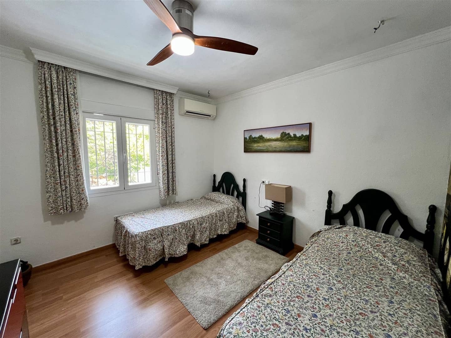 5 soveværelse Semi-Rækkehus til salg i Nueva Andalucia med swimmingpool garage - € 1.050.000 (Ref: 9100885)