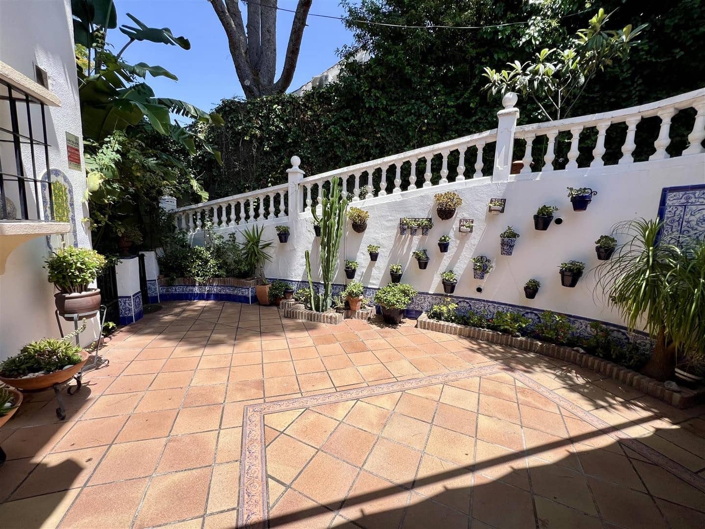 5 soveværelse Semi-Rækkehus til salg i Nueva Andalucia med swimmingpool garage - € 1.050.000 (Ref: 9100885)