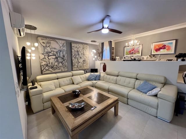 5 soveværelse Semi-Rækkehus til salg i Nueva Andalucia, Marbella med swimmingpool garage - € 1.050.000 (Ref: 9100885)