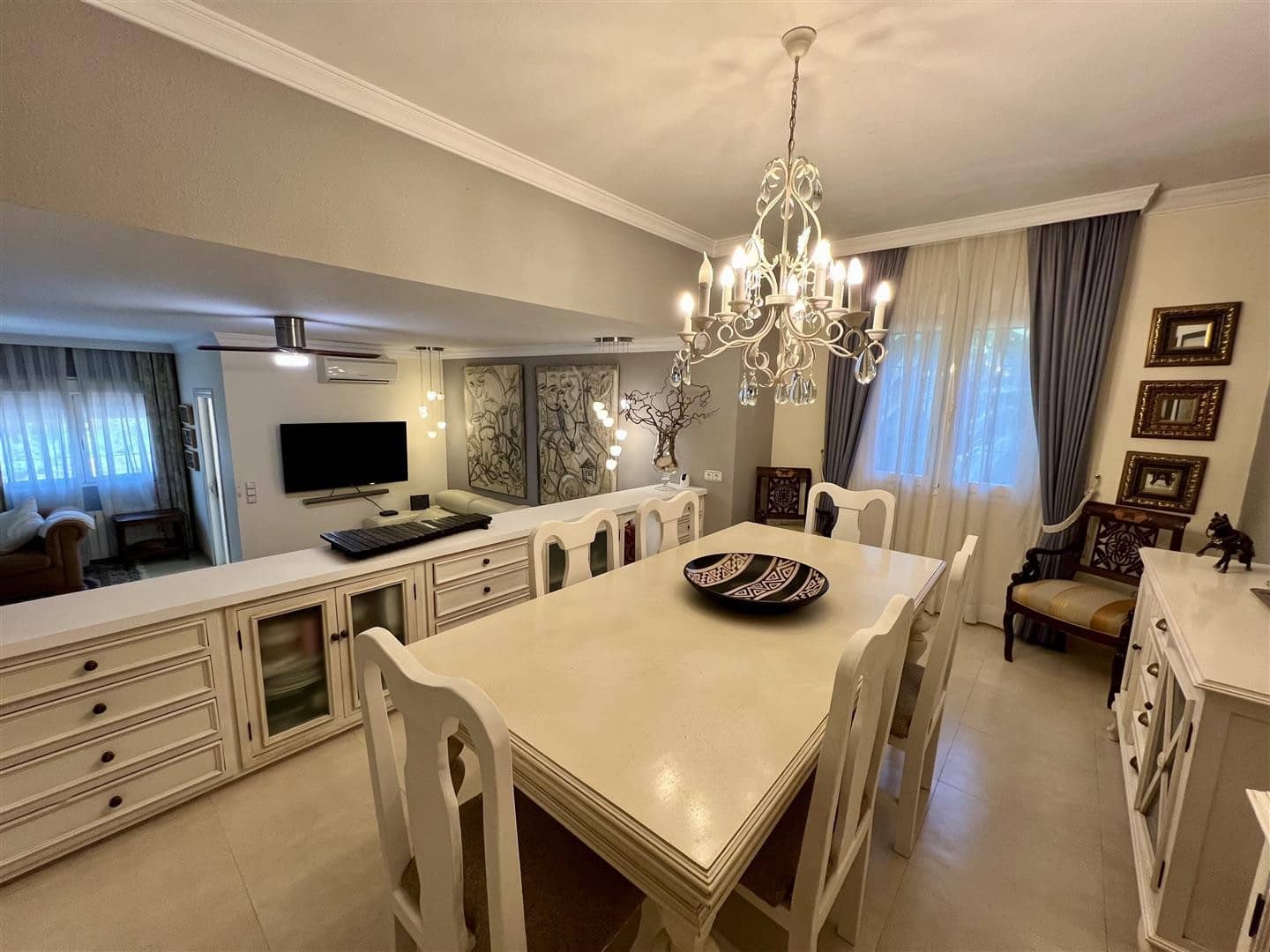 5 soveværelse Semi-Rækkehus til salg i Nueva Andalucia med swimmingpool garage - € 1.050.000 (Ref: 9100885)