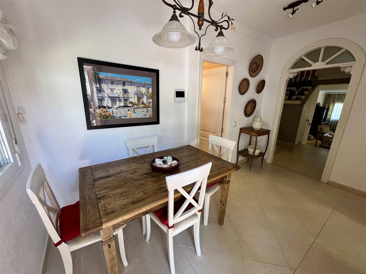 5 soveværelse Semi-Rækkehus til salg i Nueva Andalucia med swimmingpool garage - € 1.050.000 (Ref: 9100885)