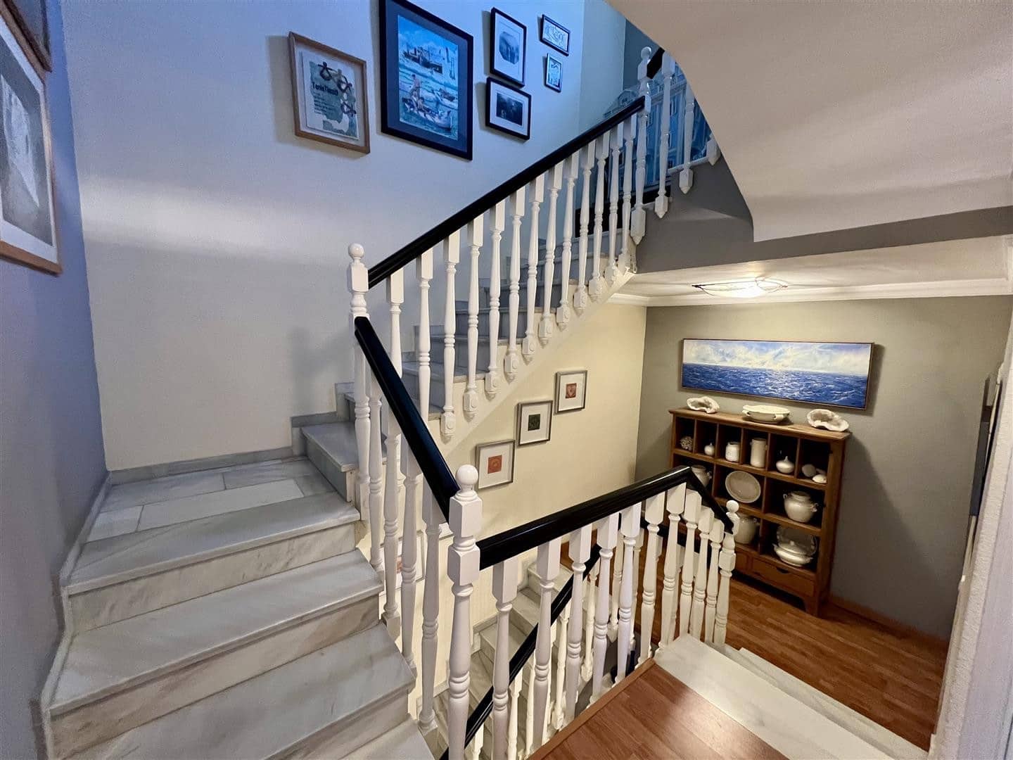 5 soveværelse Semi-Rækkehus til salg i Nueva Andalucia med swimmingpool garage - € 1.050.000 (Ref: 9100885)