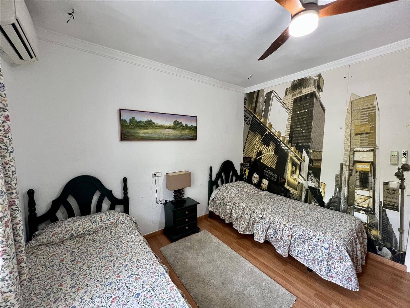 5 soveværelse Semi-Rækkehus til salg i Nueva Andalucia med swimmingpool garage - € 1.050.000 (Ref: 9100885)