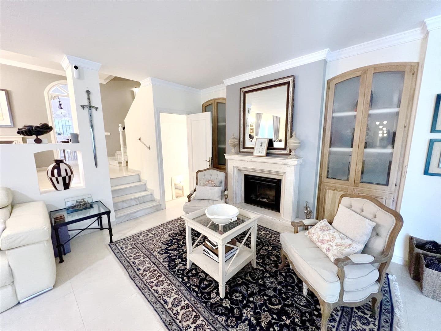 5 soveværelse Semi-Rækkehus til salg i Nueva Andalucia med swimmingpool garage - € 1.050.000 (Ref: 9100885)