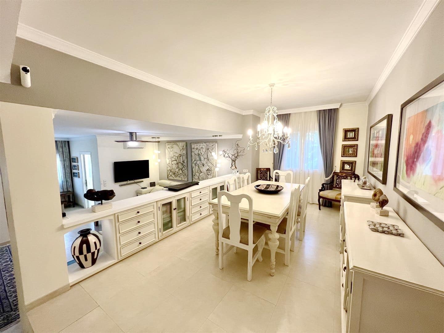 5 soveværelse Semi-Rækkehus til salg i Nueva Andalucia med swimmingpool garage - € 1.050.000 (Ref: 9100885)