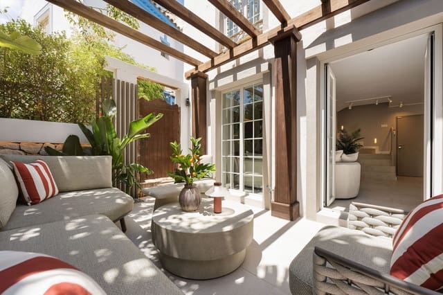 3 soverom Hus til salgs i Guadalmina Baja, Marbella med svømmebasseng garasje - € 895 000 (Ref: 9108878)