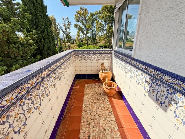 3 quarto Apartamento para venda em Estepona com piscina garagem - 270 000 € (Ref: 9114301)