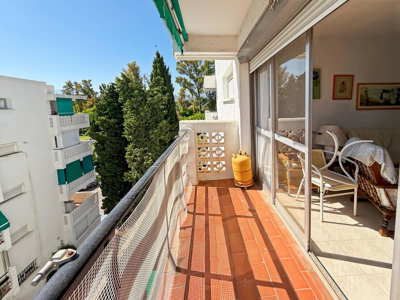 3 chambre Appartement à vendre à Estepona avec piscine garage - 270 000 € (Ref: 9114301)