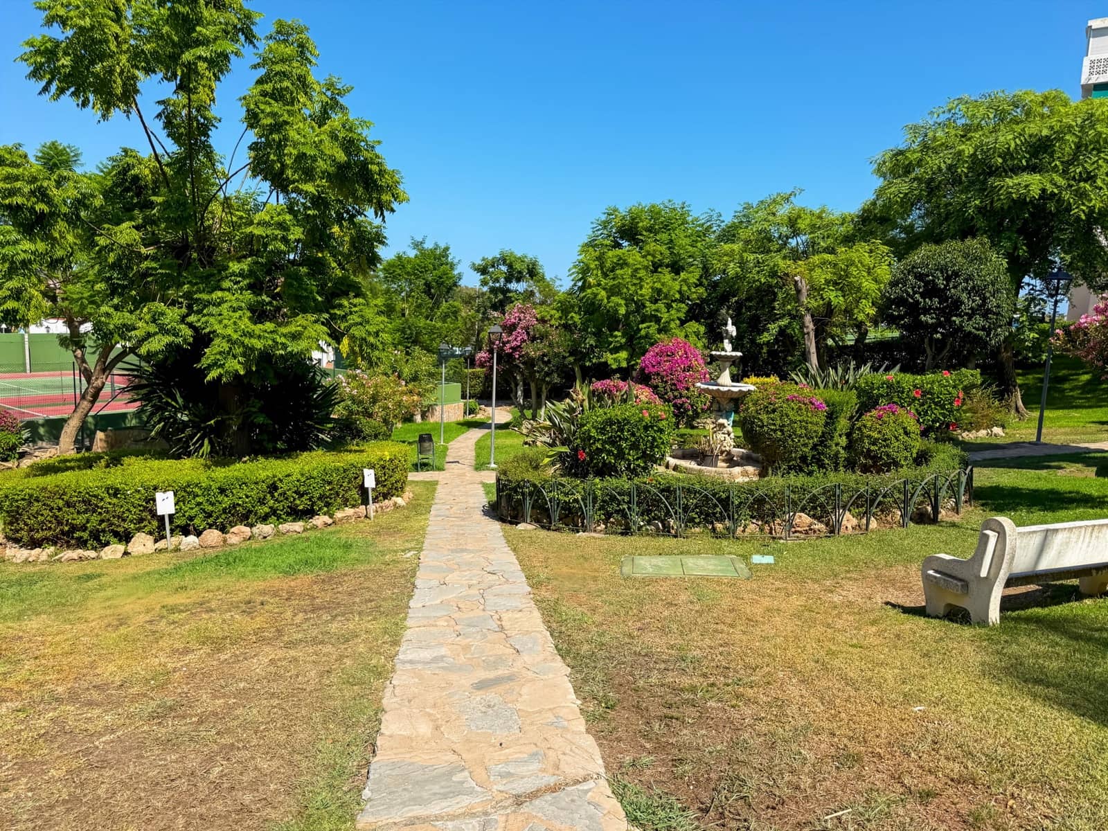 3 chambre Appartement à vendre à Estepona avec piscine garage - 270 000 € (Ref: 9114301)