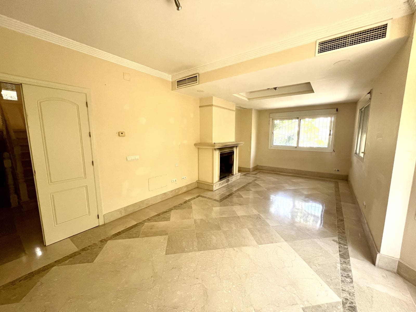 Chalet de 4 habitaciones en Marbella en venta con piscina garaje - 1.725.000 € (Ref: 9118883)