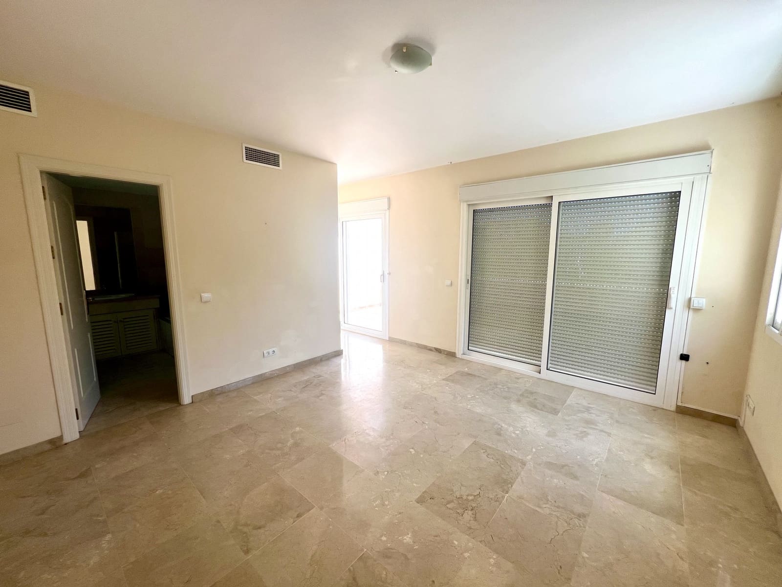 Chalet de 4 habitaciones en Marbella en venta con piscina garaje - 1.725.000 € (Ref: 9118883)