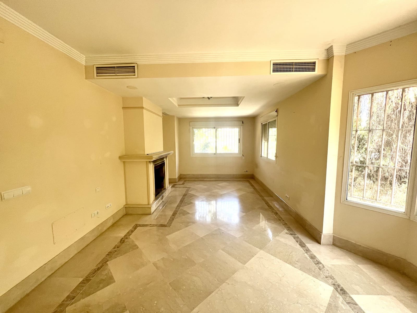 Chalet de 4 habitaciones en Marbella en venta con piscina garaje - 1.725.000 € (Ref: 9118883)