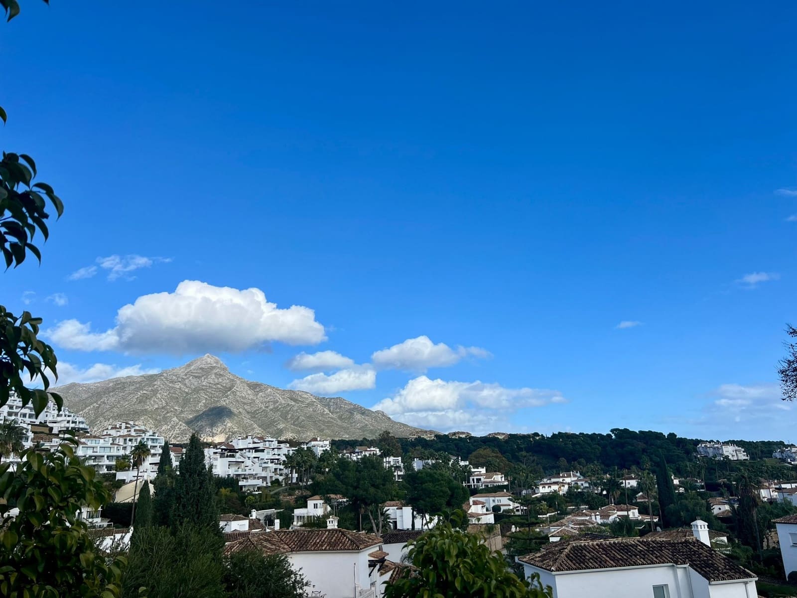 Chalet de 4 habitaciones en Marbella en venta con piscina garaje - 1.725.000 € (Ref: 9118883)