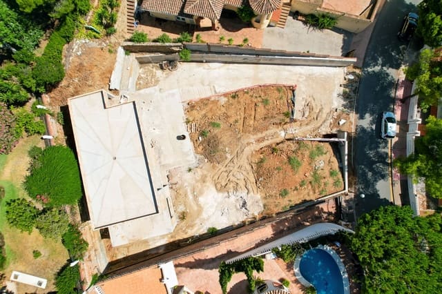 4 bedroom Villa for sale in Mijas with pool garage - € 1,100,000 (Ref: 9125280)