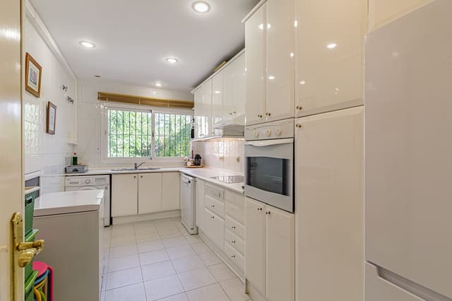 2 chambre Appartement à vendre à Guadalmansa, Estepona avec piscine garage - 550 000 € (Ref: 9134627)