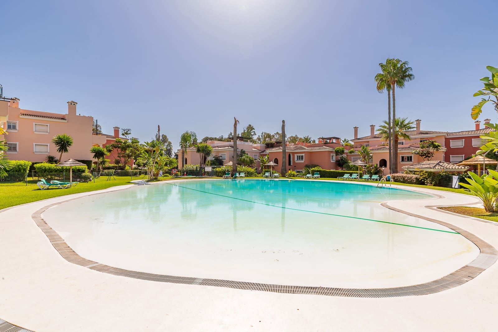 2 soverom Leilighet til salgs i Guadalmansa med svømmebasseng garasje - € 550 000 (Ref: 9134627)