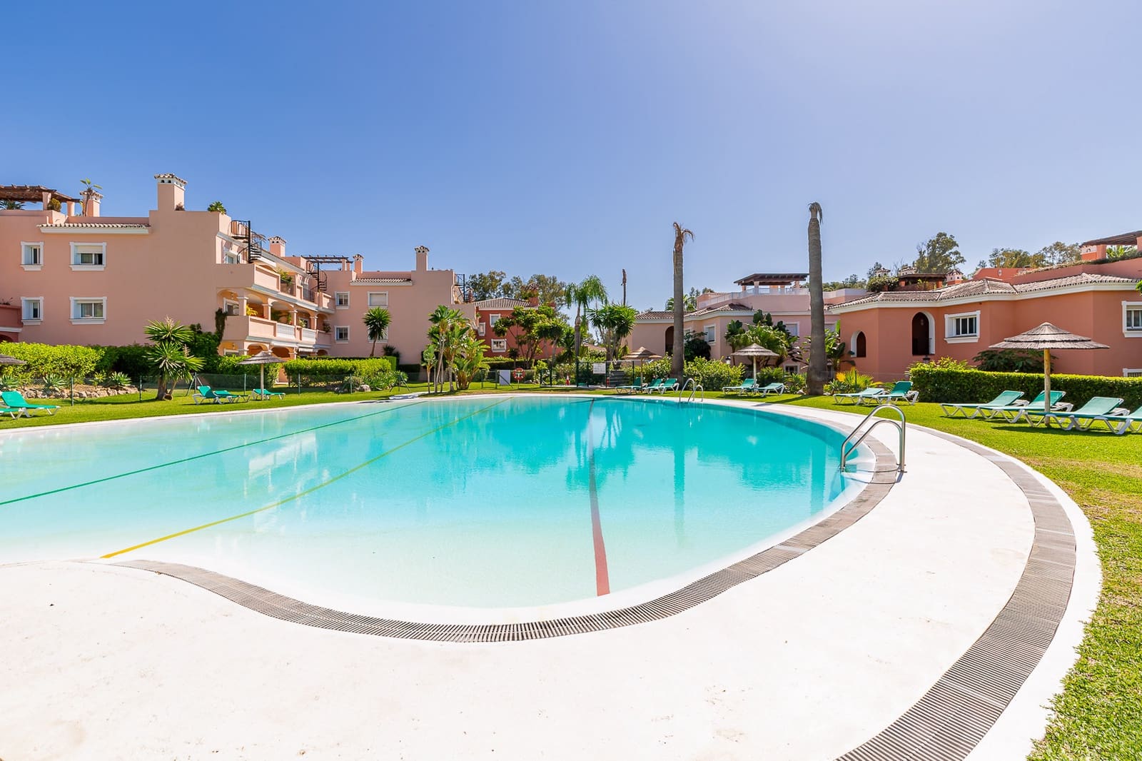 2 soverom Leilighet til salgs i Guadalmansa med svømmebasseng garasje - € 550 000 (Ref: 9134627)