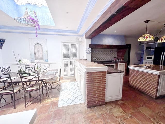 Chalet de 6 habitaciones en Marbella en venta con piscina garaje - 2.290.000 € (Ref: 9134628)