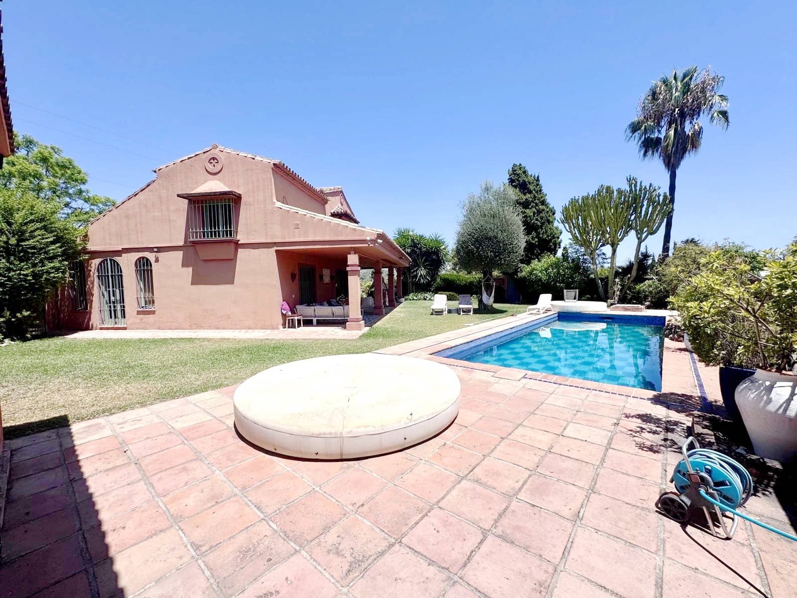 6 Zimmer Villa zu verkaufen in Marbella mit Pool Garage - 2.290.000 € (Ref: 9134628)