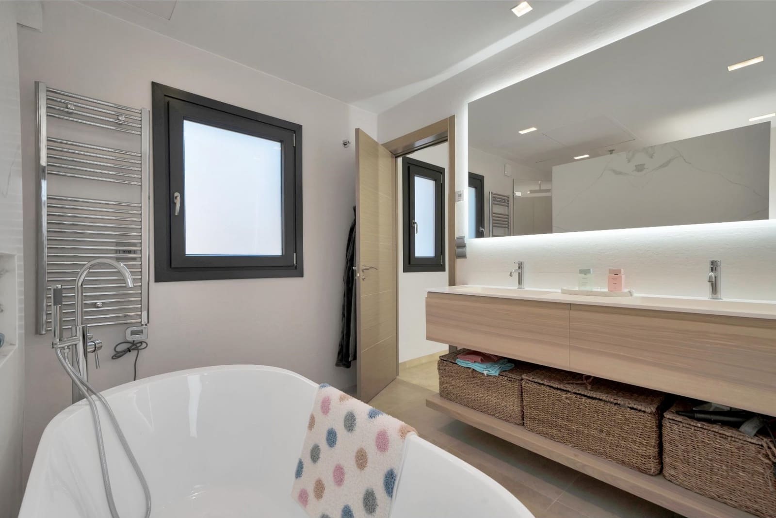 4 soverom Villa til salgs i Benahavis med svømmebasseng garasje - € 2 595 000 (Ref: 9141742)