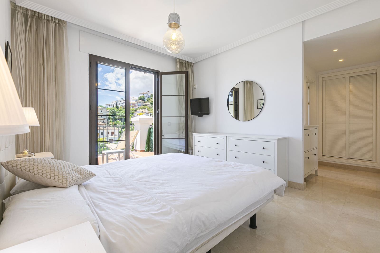 4 makuuhuone Omakotitalo myytävänä paikassa Benahavis mukana uima-altaan 
autotalli - 760 000 € (Ref: 9143131)