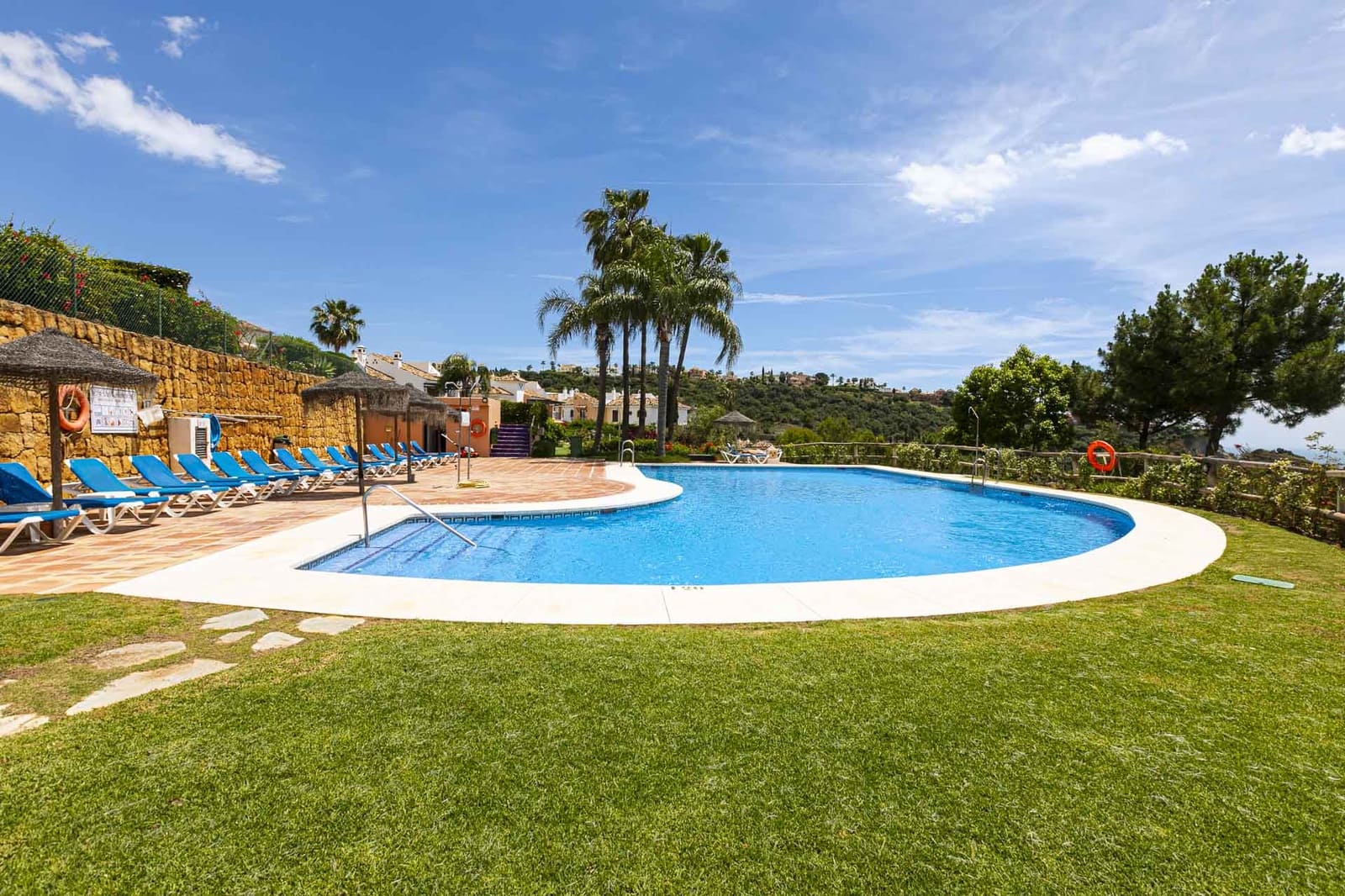 4 makuuhuone Omakotitalo myytävänä paikassa Benahavis mukana uima-altaan 
autotalli - 760 000 € (Ref: 9143131)