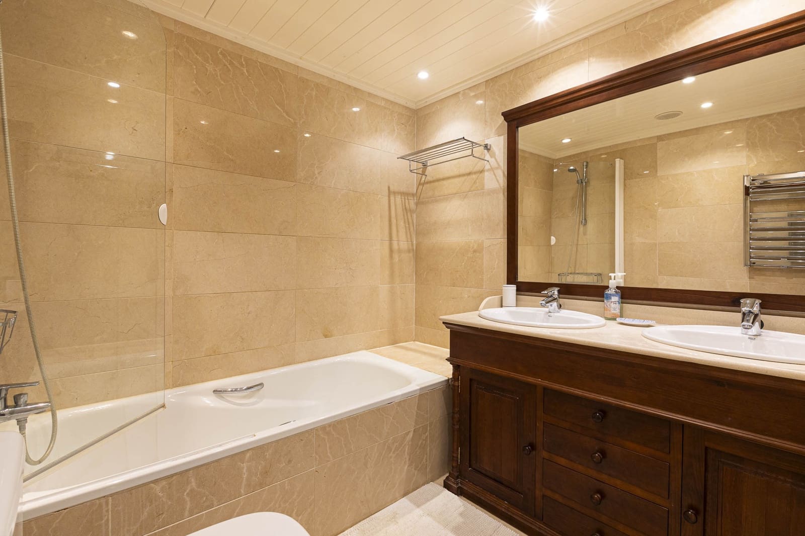 4 makuuhuone Omakotitalo myytävänä paikassa Benahavis mukana uima-altaan 
autotalli - 760 000 € (Ref: 9143131)