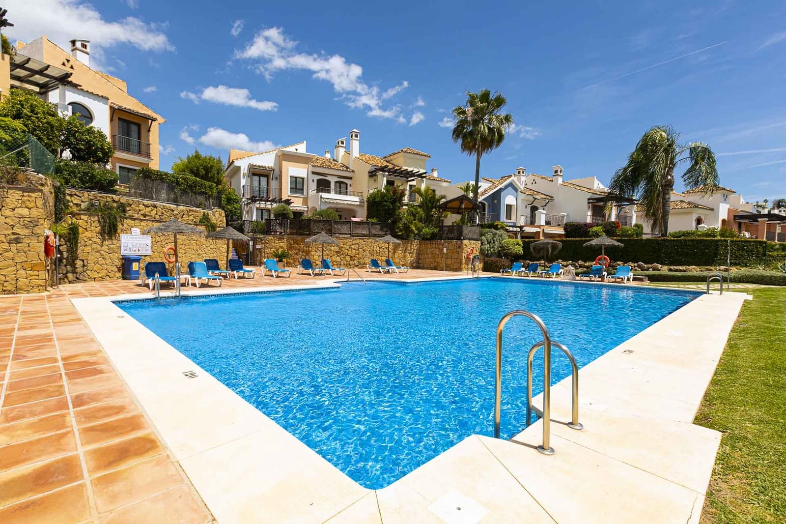 4 makuuhuone Omakotitalo myytävänä paikassa Benahavis mukana uima-altaan 
autotalli - 760 000 € (Ref: 9143131)